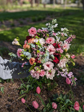 Load image into Gallery viewer, Premium Bouquet at Your Door
