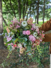 Load image into Gallery viewer, Premium Bouquet at Your Door
