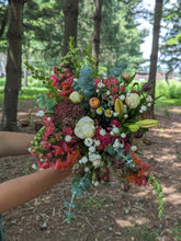 Load image into Gallery viewer, Premium Bouquet at Your Door
