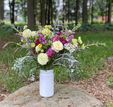 Load image into Gallery viewer, Seasonal Vase Arrangement
