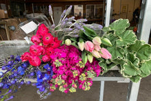 Load image into Gallery viewer, Fragrant garden Floristry kit- Fresh fragrant spring diy flower bouquet kit - Mothers Day gift - Floristry kit

